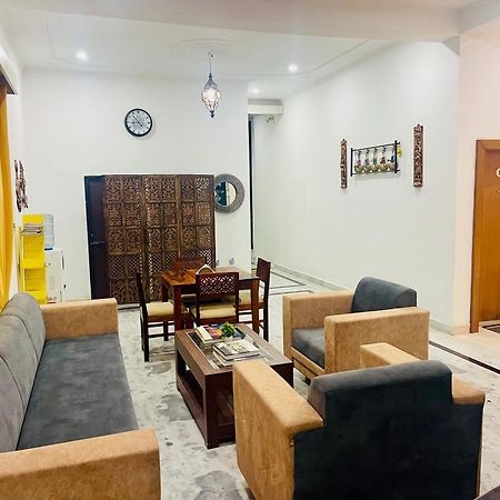 La Curcuma Luxury Homestay ขชุราโห ภายนอก รูปภาพ