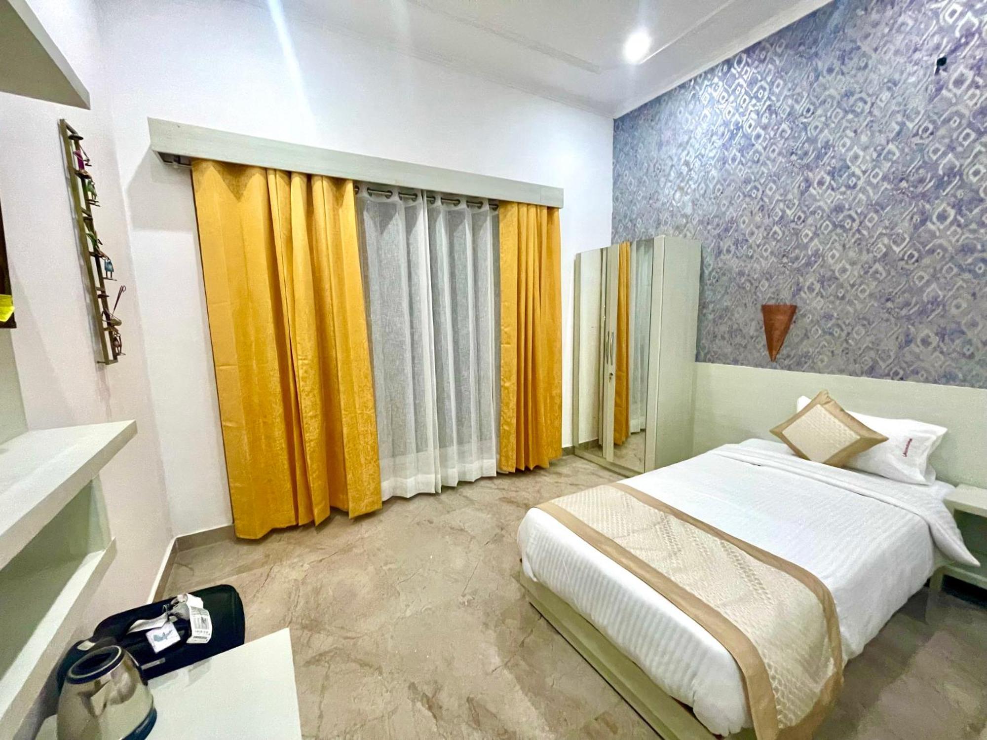 La Curcuma Luxury Homestay ขชุราโห ภายนอก รูปภาพ