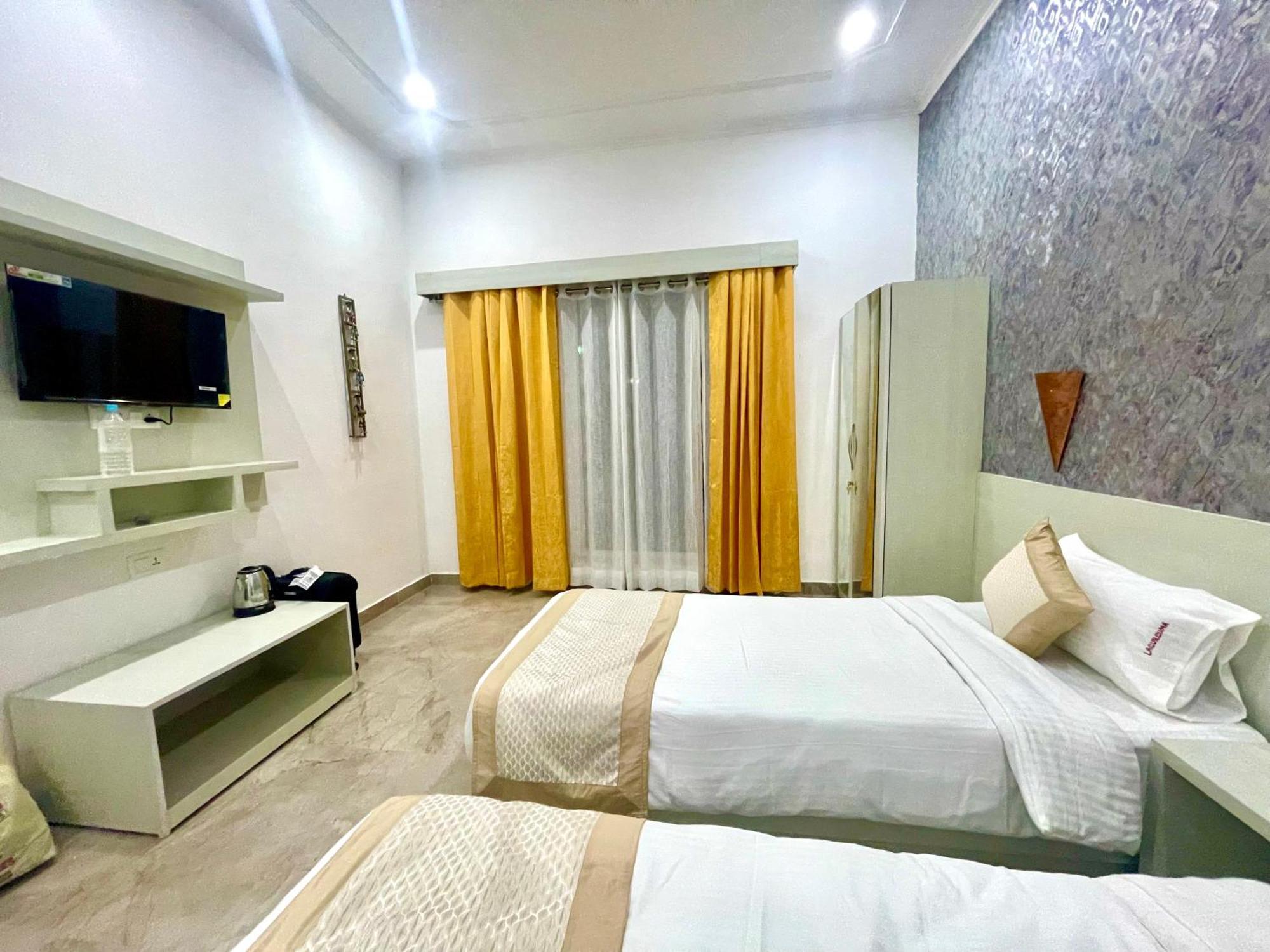 La Curcuma Luxury Homestay ขชุราโห ภายนอก รูปภาพ